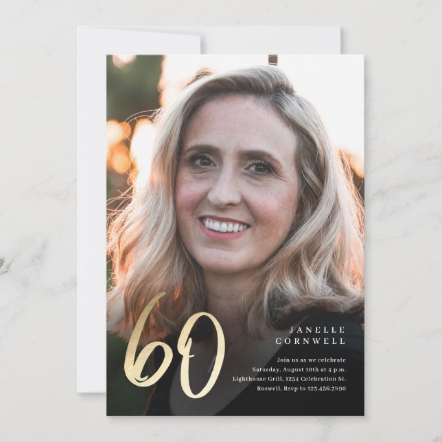 Minimalistiskt skript, svart och Guld 60:e födelse Inbjudningar (Framsida)