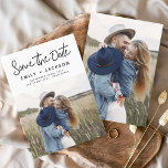 Minimalistiskt spara det manuella fotot för datum spara datumet<br><div class="desc">Modern och Elegant Handskriven skriptfoto Spara datumkortet Bröllop. Datuminbjudan innehåller en typografi för chic och snyggt med en enkel och minimalistisk utformning på en vit bakgrund som du kan lägga till ditt anpassade förlovning-fotografi bild till.</div>