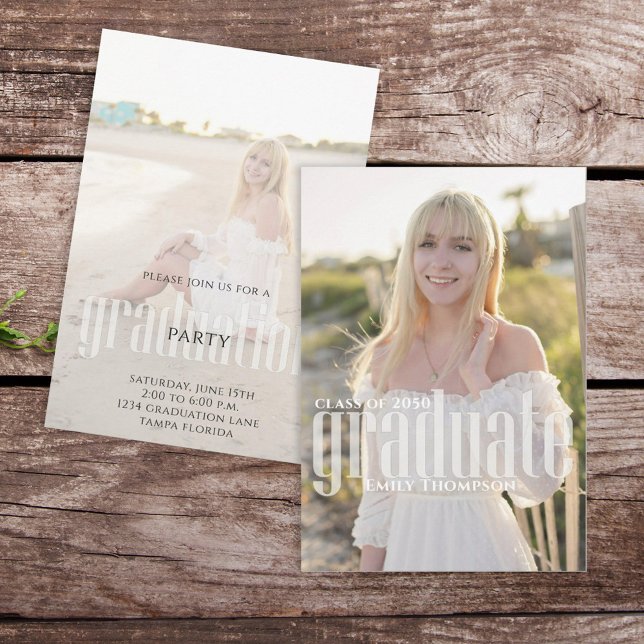 Minimalistiskt Student enkelt Modern Two Photo Inbjudningar (Graduate modern typography style elegant 2 photo template invitation. )