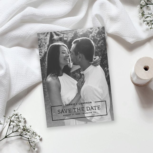 Minimalistiskt svart foto med Gräns sparar datumko Spara Datumet (Skapare uppladdad)