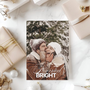 Minimalistiskt svart och vitt foto, gift och brigh julkort