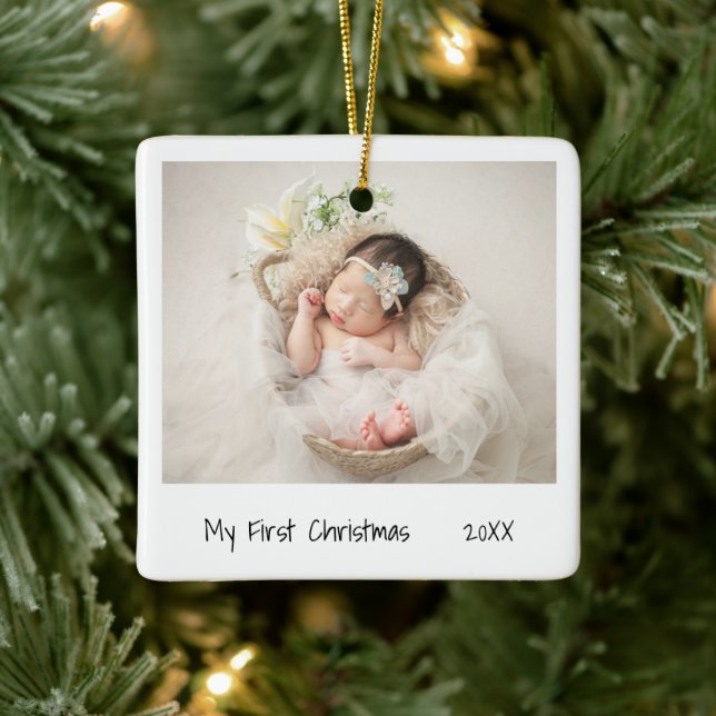 Minimalistiskt svartvit första julfoto Baby Julgransprydnad Keramik (Träd)