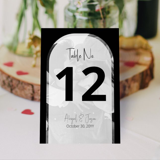 💍 minimalistiskt svartvitt och beväpnat foto Bröl Bordsnummer (Your photo is automatically converted for our minimalist black + white arched Wedding Table Numbers)