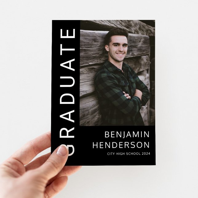 Minimalistiskt svartvitt och vitt foto Studenten Meddelande (Minimalist Black And White Photo Graduation Announcement)