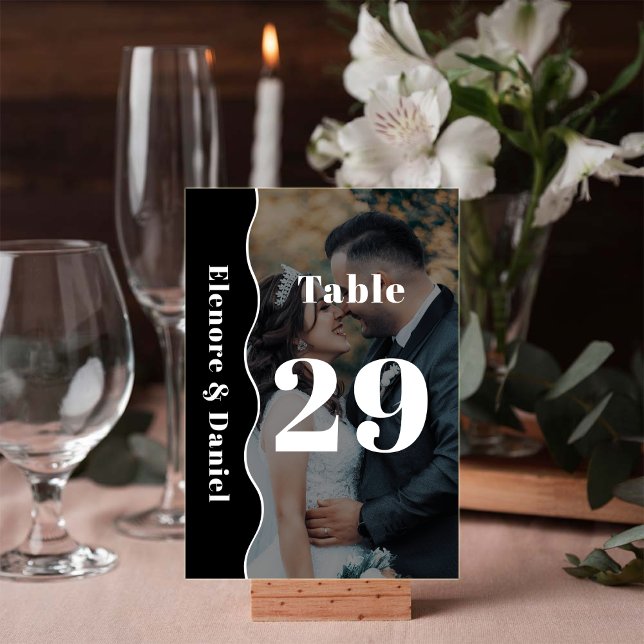 Minimalistiskt svartvitt och vitt vågfoto Bröllop Bordsnummer (Minimalist Black and White Side Wave Photo Wedding Table Number)