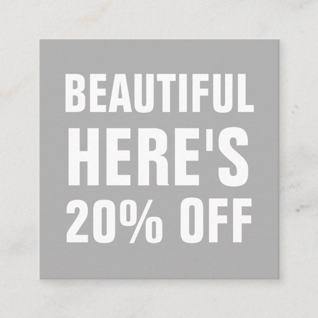 Minimalistiskt trendig av enkelt modernt grått rabattkort (Framsida)