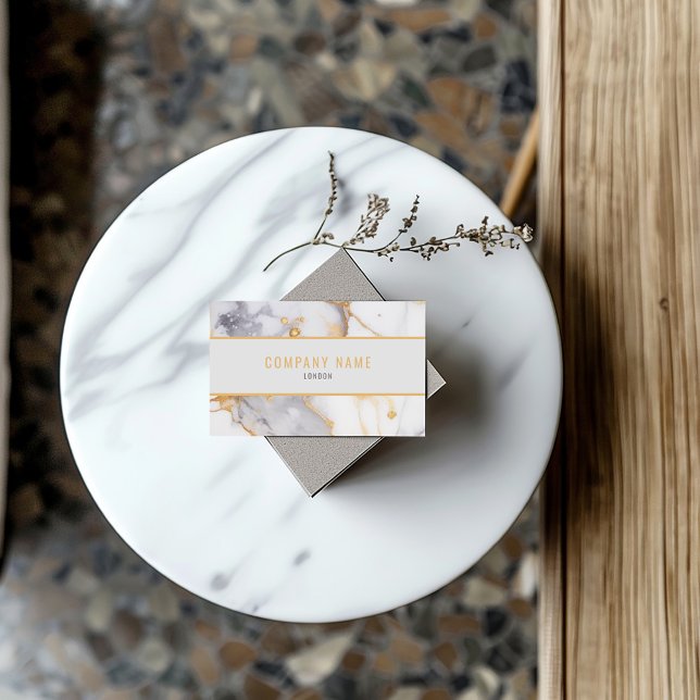 Minimalistiskt vitt och guld Marble Visitkort (Contemporary business cards that showcase a chic gold border and a luxurious white and gold marble.)