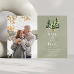 Minimalistiskt Winter Snowy Gräs Träd Photo Bröllo Spara Datumet<br><div class="desc">Det här är ett Grönt-kort för minimalistisk vintersnö i Gräs Träd Anpassningsbar Bild fotto Bröllop spara datum!</div>