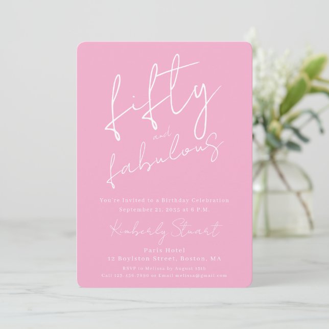 Minimalt Fifty & Fabulous 50-årsmanus Rosa Födelse Inbjudningar (Stående Fram)