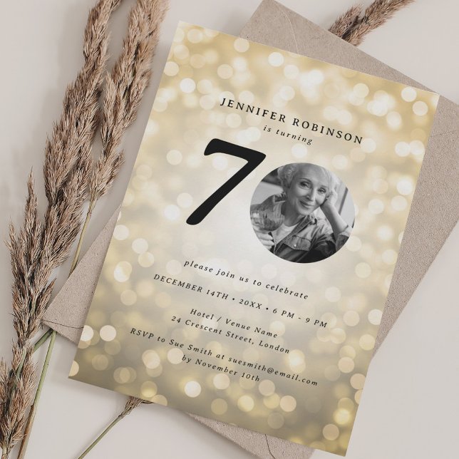 Minimalt foto 70:e Födelsedagsfesten Guld Bokeh Inbjudningar (Minimal Photo 70th Birthday Party Gold Bokeh Invitation)