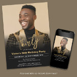Minimalt foto för Modern 30års födelsedag Black Gu Inbjudningar<br><div class="desc">Modern 30års födelsedag Black Guld - minimal fotoinbjudan. Vi presenterar vår moderna inbjudan till minimala milstolpe-födelsedag, där klassen möter enkelhet i ett tidlöst firande. Den svarta och guld-paletten är sofistikerad och skapar en elegant för speciella dag. Denna utformning omfattar enkelhet i ett modernt sammanhang och erbjuder en förfinad estetik som...</div>