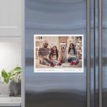 Minimalt julfotopatens moderna familjemagnetkort<br><div class="desc">Ett fotomagnetiskt gratulationskort i snyggt med klassisk typografi "Glad helg" i svart på en ren, enkel, minimalistisk vit bakgrund med vit gräns. Fotot, namn och hälsning kan enkelt anpassas för personligt bruk. En enkel, minimalistisk och contemporary julklapp som utmärker den här julhelgen! Bilden som visas är endast avsedd som illustration...</div>