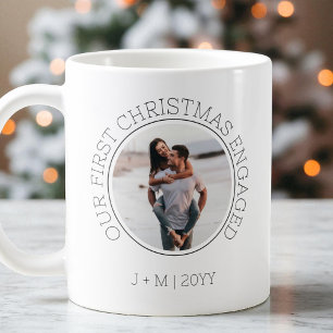 Minimalt par 2-foto vår första jul-motor kaffemugg