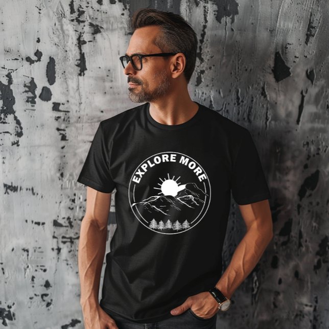 Minimiskog i landskapet gräs träd t shirt (Skapare uppladdad)
