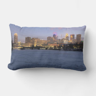 Minneapolis skyline och Fryst mississippi Lumbarkudde