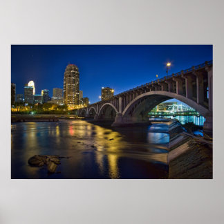 Minneapolis Skyline på natten: 3:e Ave. Bridge Poster