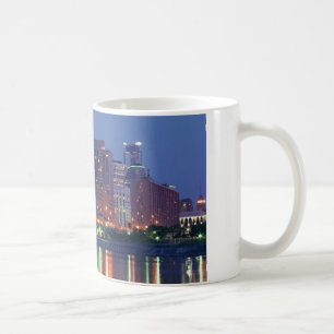 Minneapolis Skyline på natten Kaffemugg