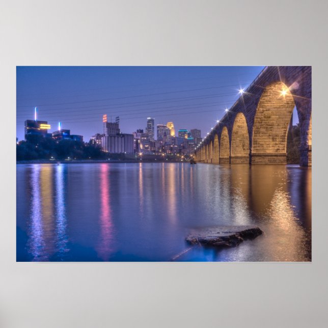 Minneapolis Stone Arch Bridge på Twilight Poster (Framsidan)