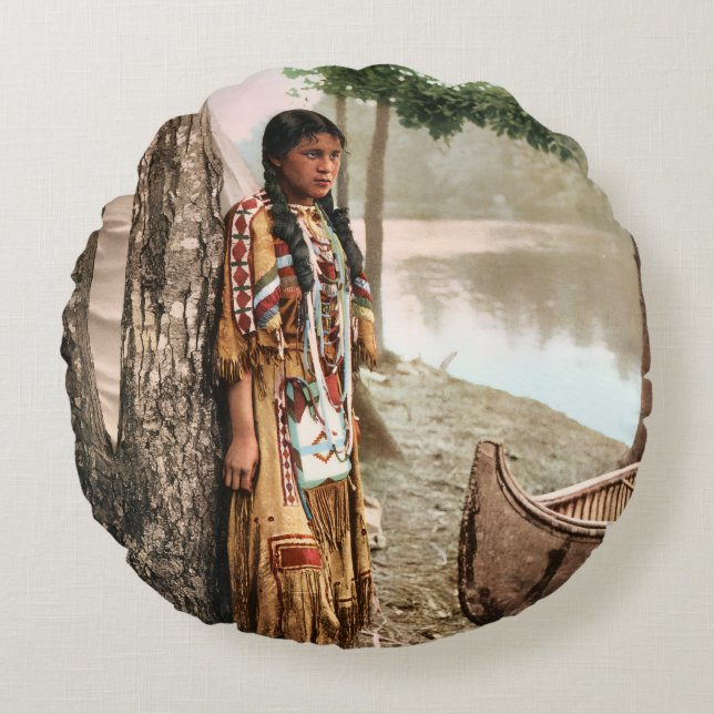 Minnehaha 1897 Årgångs Native American Hiawatha Rund Kudde (Framsidan)