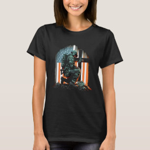 Minnesdagsveteran Soldat Knäböja Kors USA Ameri T Shirt