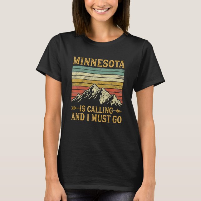 Minnesota Is Calling And I Must Go T Shirt (Framsida)