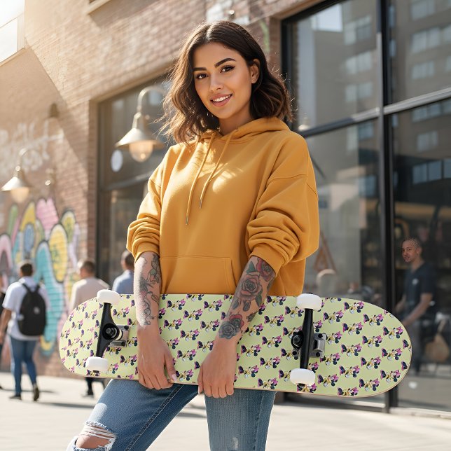 Minni Skateboard becomes "Minni Skidbräda" or more (Skapare uppladdad)