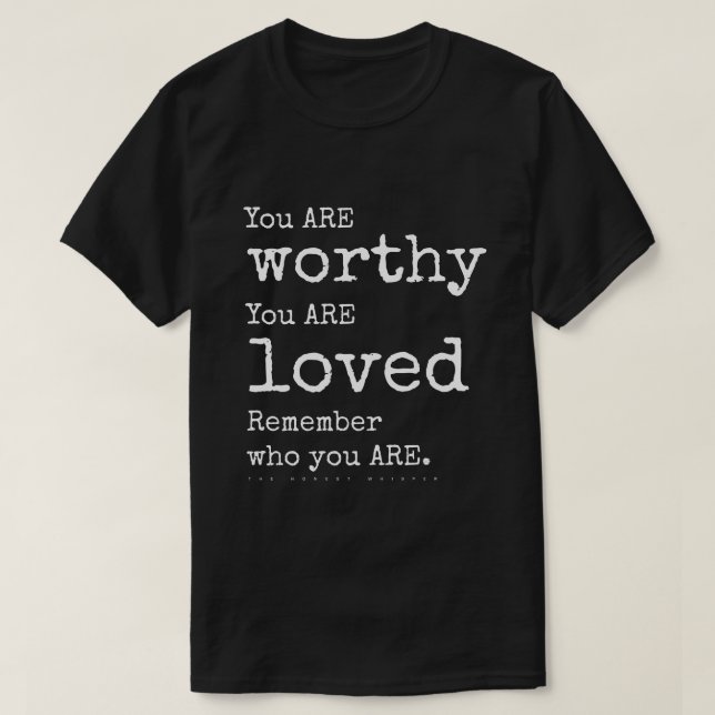 Minns vem du ÄR (mörk) Tee Shirt (Design framsida)