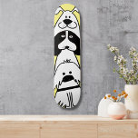 Minsta utformning av Cute Tecknad hund-paret Mini Skateboard Bräda 18,5 Cm<br><div class="desc">Lägg till en lekfull personlighet i din skateboskonfiguration med det här snygga skateboard-däcket med hund! Med tre staplade tecknad-stil-hundar i en fet svart-vit design mot en ljus bakgrund är den här tavlan perfekt för hundälskare, husdjursgroomerer och skater som uppskattar en roligt, modern estetik. Detta högkvalitativa skateboard-däck är designat för prestanda...</div>