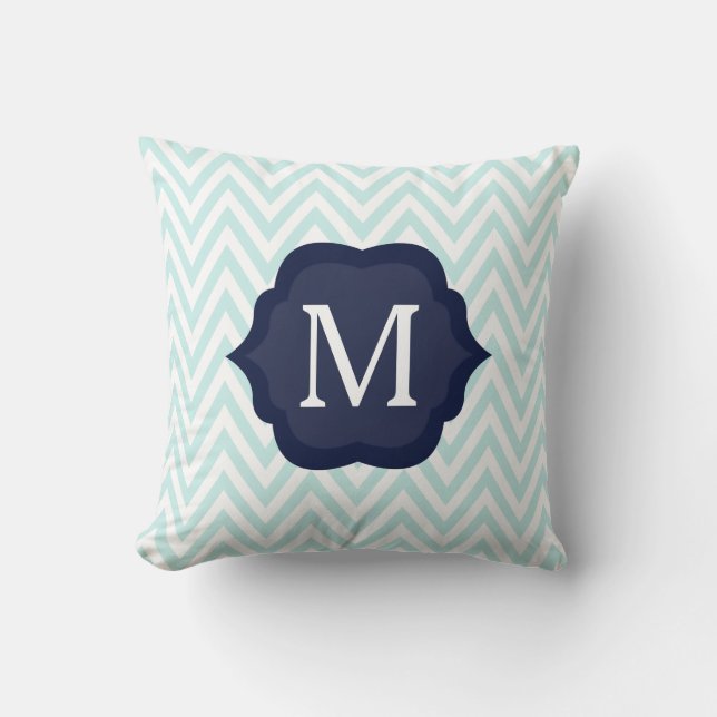 Mint Blue & White Chevron Navy Monogram Design Kudde (Framsida)