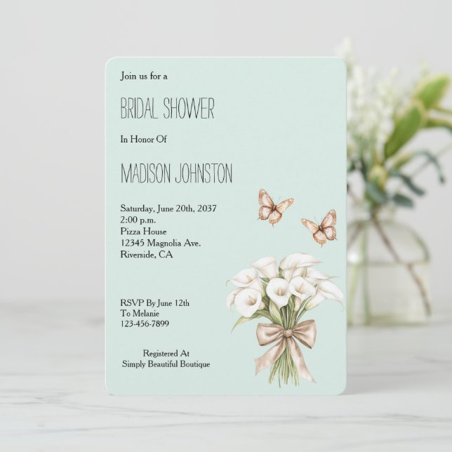 Mint Calla Lilly Floral Butterflies Bridal Shower Inbjudningar (Stående Fram)