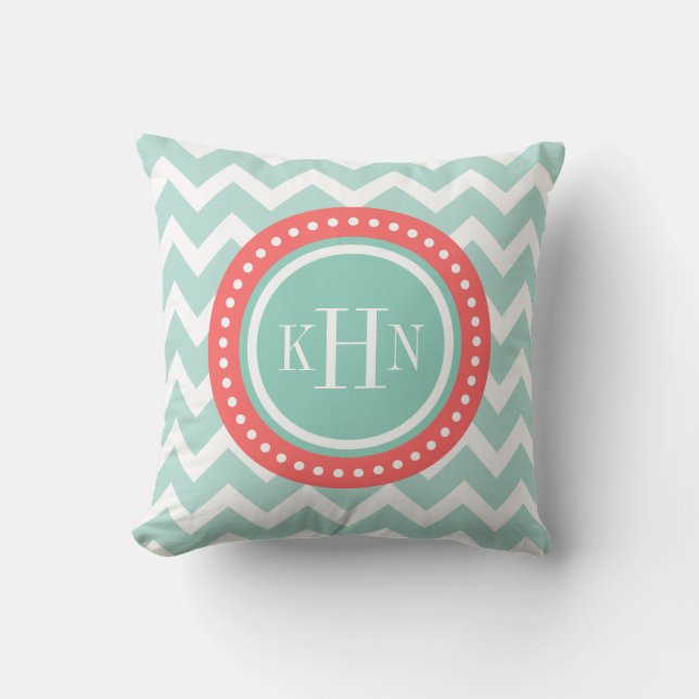 Mint och Coral Chevron Monogram Kudde (Framsida)
