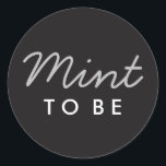 Mint to BE Welcome Bag or Favor Fäker Runt Klistermärke<br><div class="desc">Sätt fast det här klistermärket i en påse med paket av mynningar och placera i din välkomstpåse för gästerna i bröllop. Detta kan också användas för bröllop-gåvor!</div>