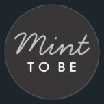 Mint to BE Welcome Bag or Favor Fäker Runt Klistermärke<br><div class="desc">Sätt fast det här klistermärket i en påse med paket av mynningar och placera i din välkomstpåse för gästerna i bröllop. Detta kan också användas för bröllop-gåvor!</div>