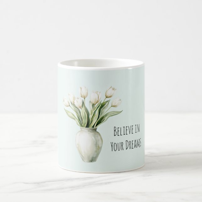 Mint vita tulpaner i vas kaffemugg (Center)