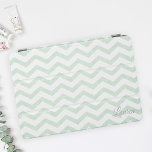 Mint Zig Zag Personlig Namn iPad Mini Skydd<br><div class="desc">IPad-smart hölje med anpassningsbar-designad och med pastel mint zig zag/chevron mönster med personlig namn/monogram.</div>