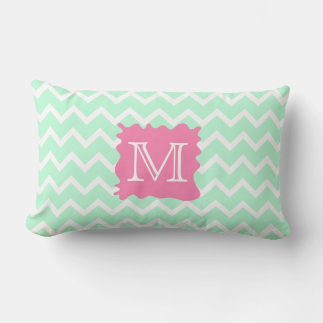 Mintgrön sicksack-mönogramdesign med rosa fläck lumbarkudde (Framsida)