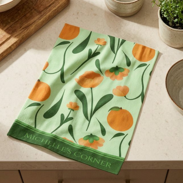 Mintgröna persikor och blommor kökshandduk (Wipe, wash, repeat. Michelle’s Corner custom dish cloth adds floral fun to daily chores.)