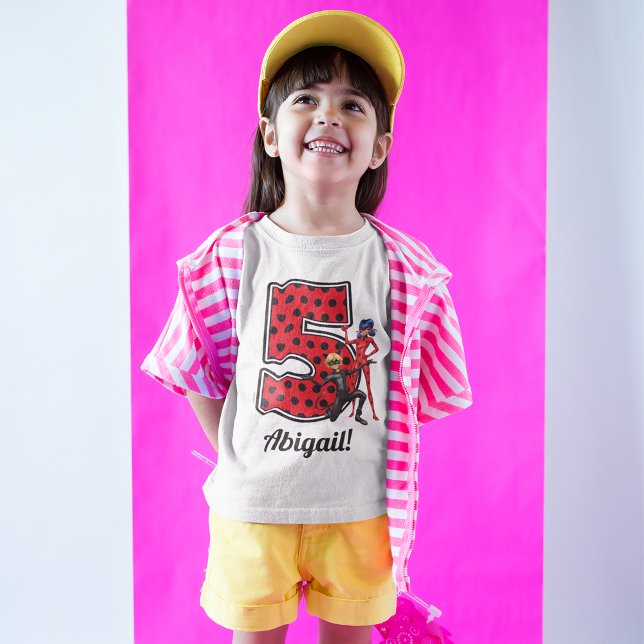 Miraculous Ladybug & Cat Noir 5:e födelsedagen T Shirt (Girl wearing t-shirt)