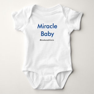 Mirakelbabyen förkroppsligar kostymen, t-shirt