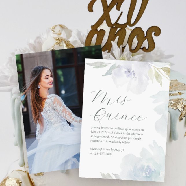 Mis Quince Blommigt 15:e födelsedagen Quinceañera  Inbjudningar (Beautiful Blue Floral Quinceañera Photo Invitation)