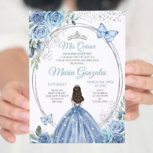 Mis Quince Dusty Blue & Silver Blommigt Quinceañer Inbjudningar