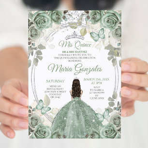 Mis Quince Dusty Grönt & Silver Blommigt Quinceañe Inbjudningar