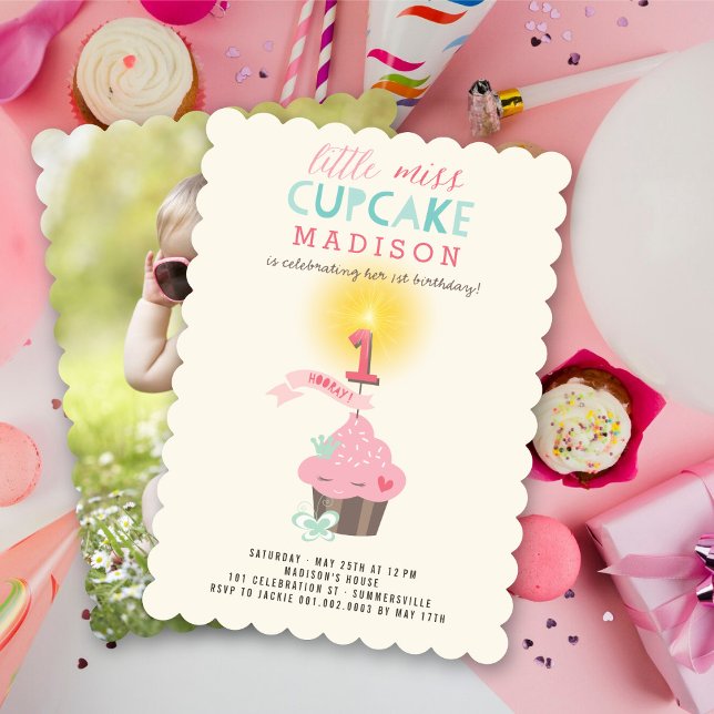 Miss Cupkaka Princess Girl Girl's 1st Birthday Inbjudningar (Little Miss Pink Cupcake Princess, Whimsical Girl's 1st Birthday Party Invitation @ fat_fa_tin)