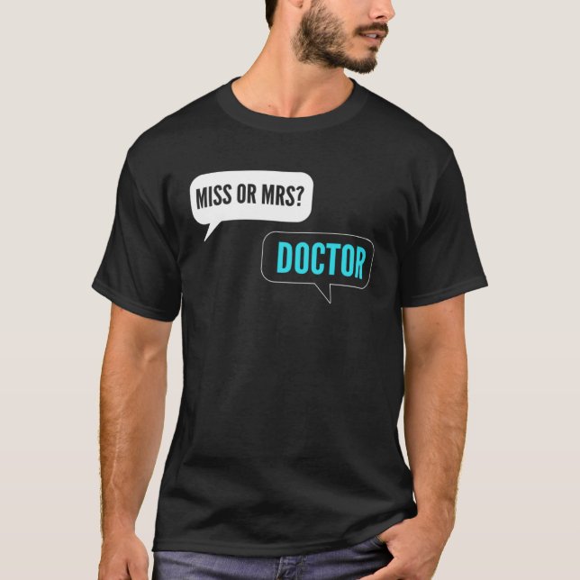 Miss or Mrs Intern Doctor T Shirt (Framsida)