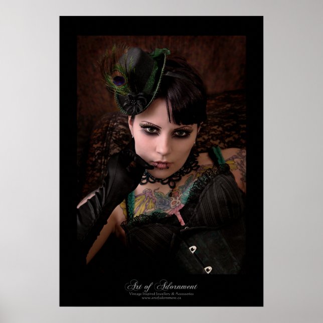 Miss Peacock - Skriv ut Poster (Framsidan)
