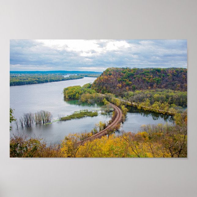 Mississippi River och Wooded Bluffs Poster (Framsidan)