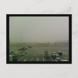 Mist på den Amsterdam Schiphol flygplatsen Vykort