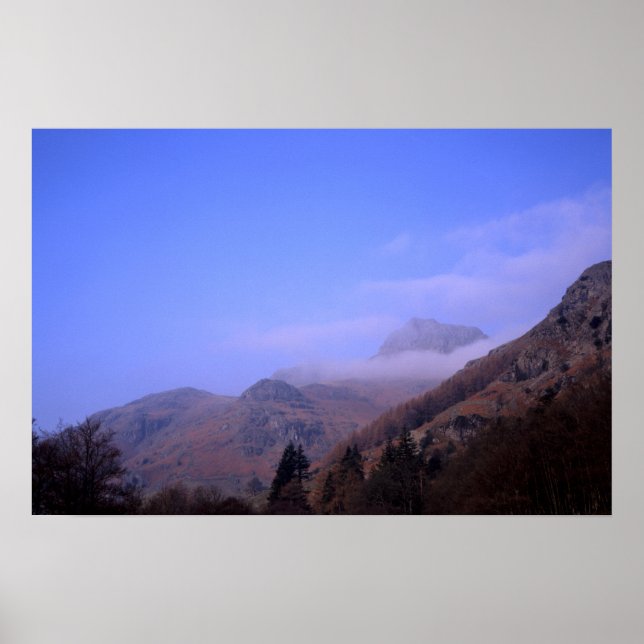 Mist the Langdale Pikes Sjö District England Poster (Framsidan)