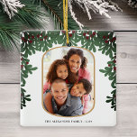 Mistletoe Foliage Round Ram 2 Foton jul Julgransprydnad Keramik<br><div class="desc">Den här charmerande julprydnaden visar ett foto av lodrät i ett rundat ram,  accentuerat med en mistletoe gräns på framsidan. Baksidan ger utrymme för ytterligare ett foto.</div>