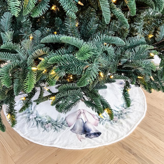 Mistletoe och Silver Bollar White Julgransmatta Borstad Polyester (Mistletoe and silver bells christmas tree skirt)